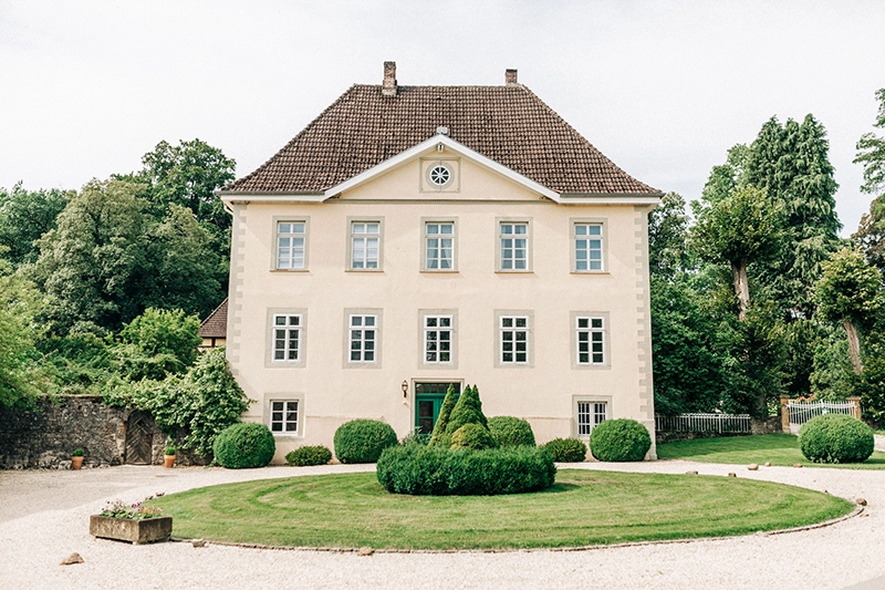 ußenansicht von Gut Niederbarkhausen in Leopoldshöhe, einer Hochzeitslocation in OWL