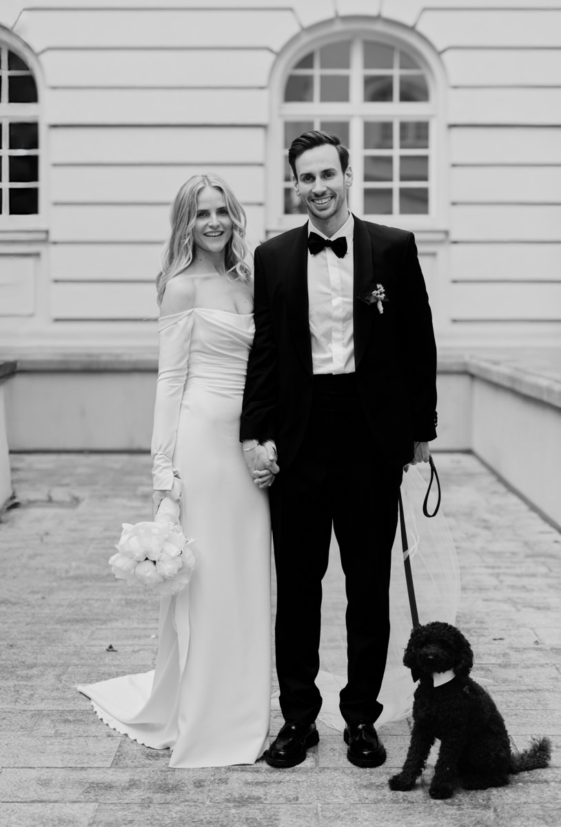 Brautpaar Pauline und Max mit ihrem Hund Pluto